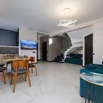 Chalet 348 *